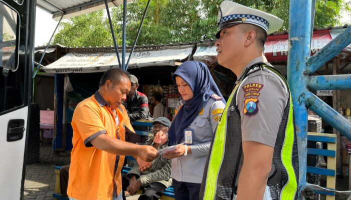 Upaya menekan Kecelakaan Satlantas Polres Pasuruan Gelar Ramp Check Angkutan Umum di Terminal Pandaan