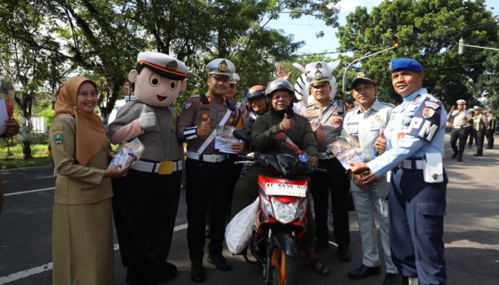 POLRES olres Magetan Berbagi Bunga dan Es Krim di Operasi Keselamatan Semeru 2026