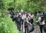 Gerakan Indonesia ASRI : Polres Magetan Gelar Korve di Jalur Pendakian Gunung Lawu