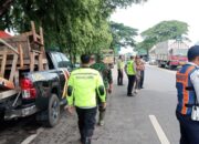Satlantas Polres Pasuruan Tertibkan PKL dan Parkir Liar di Bundaran Sirkel Gempol