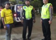 Satlantas Polsek Tambaksari Gercep Tindaklanjuti Laporan Warga Terkait Dump Truk Parkir di Badan Jalan