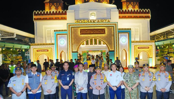Tinjau Stasiun Tugu DIY, Kapolri Pastikan Puncak Arus Mudik Berjalan Aman