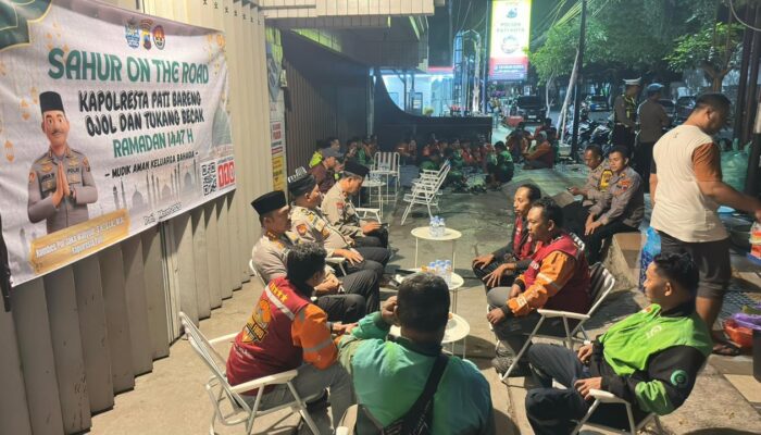 Sahur On The Road, Kapolresta Pati Pererat Silaturahmi dengan Komunitas Ojol dan Tukang Becak