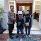 Anak Tersesat Tidak Tau Jalan Berhasil Dipertemukan dengan Keluarga di Polsek Tambaksari Polrestabes Surabaya