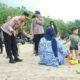 Kapolres Gresik Tinjau Pantai Dalegan Pastikan Keamanan Wisatawan