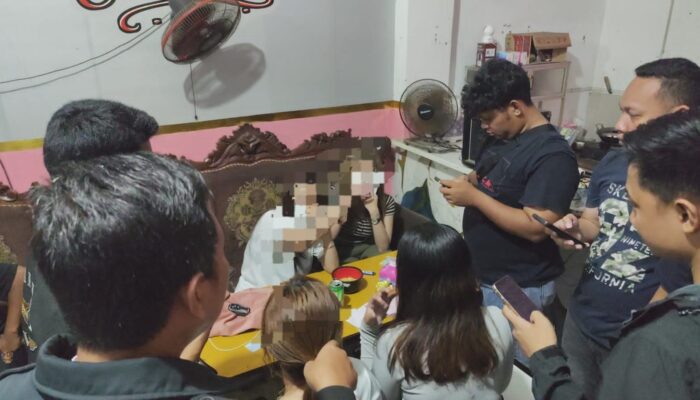 Polres Gresik Amankan 16 Orang dan Puluhan Botol Miras di Cerme, Respons Aduan “Cak Rama”