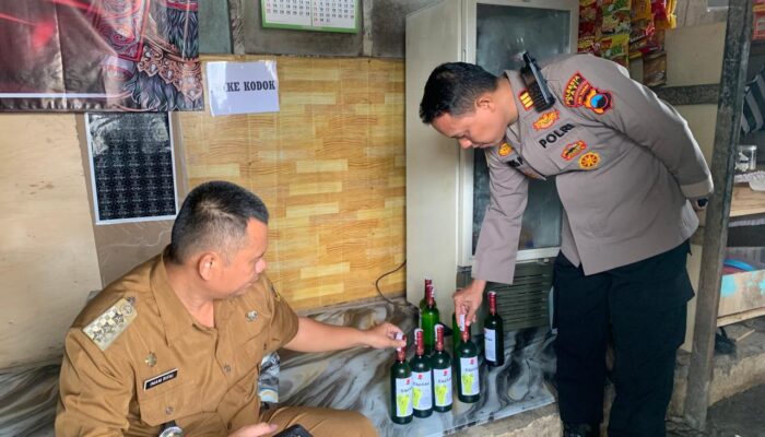 Polsek Tayu Gelar Operasi Miras, Enam Botol Kawa-Kawa Diamankan