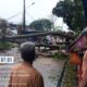 Pohon Tumbang Timpa Tiang Listrik, Akses Jalan Raya Kresek Sempat Terganggu
