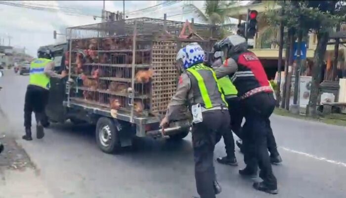 Respon Cepat Tim Urai Polres Blitar Bantu Kendaraan Mogok, Arus Lalu Lintas Tetap Lancar