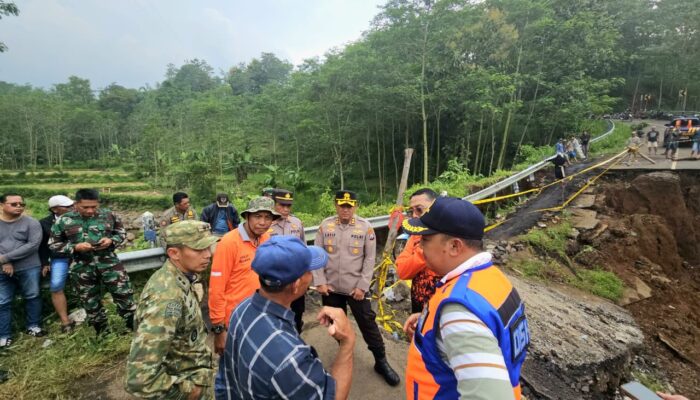 Polres Probolinggo Pasang Police Line, Akses ke Air Terjun Madakaripura Ditutup Sementara