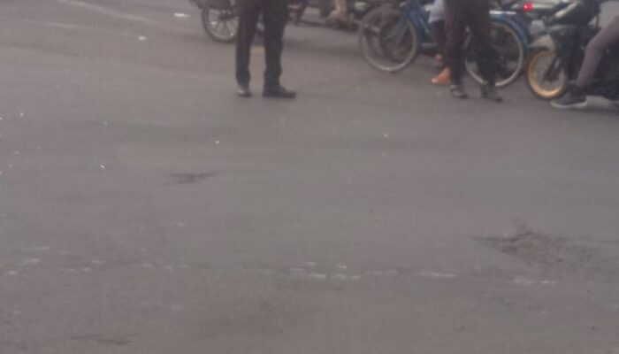 Tim Khusus 821 Polrestabes Bersama 1202 Polsek Tambaksari Dipimpin IPDA PHANTYUS, Lalu Lintas Kedung Cowek Tertib