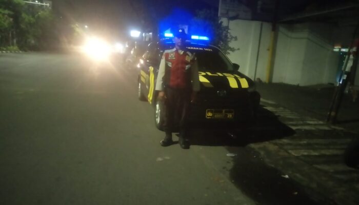 Jaga Kondusifitas Wilayah, Polsek Tambaksari Tingkatkan Patroli Dini Hari