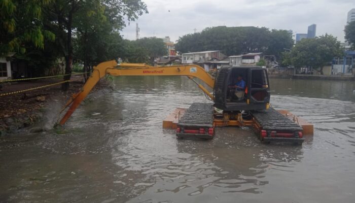 Bendungan Karet Gubeng Berstatus Area Berbahaya, DLH Surabaya Lakukan Normalisasi Sungai