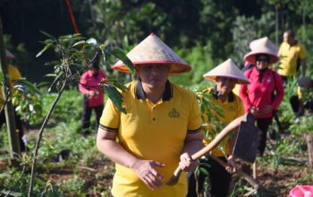 Gerakan Tanam Pohon, Polres Bondowoso Hijaukan Bukit Bintang
