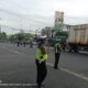 Polsek Tambaksari Atur Lalu Lintas di Prapatan Kedung Cowek, Antisipasi Kemacetan Jam Sibuk