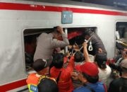 KRL Commuter Line Dihantam KA Jarak Jauh di Peron, Penumpang Panik Berhamburan