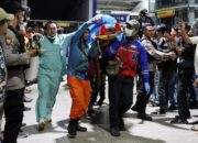 Tabrakan Maut di Bekasi Timur: KA Argo Bromo Anggrek Hantam KRL, 4 Tewas, Puluhan Korban Dievakuasi