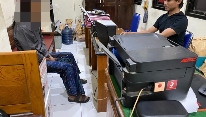 Tiga HP Digasak dari Dalam Rumah, Pelaku Diringkus Warga dan Diserahkan ke Polisi