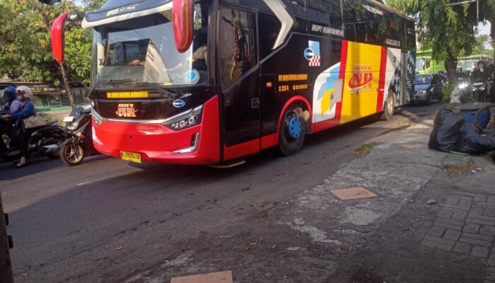 Bus AKAS Nopol N 7830 UP, Brutal Picu Kericuhan di Jalan Raya Kenjeran Saat Jam Sibuk brangkat kerja Pagi