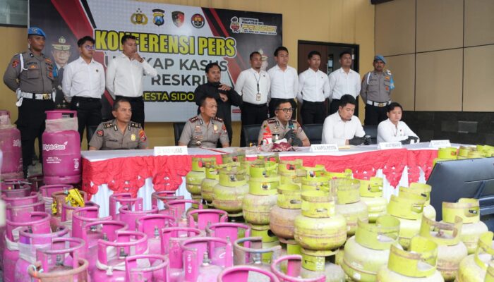 Polresta Sidoarjo Ungkap Sindikat LPG Oplosan di Rumah Kontrakan Amankan Dua Tersangka