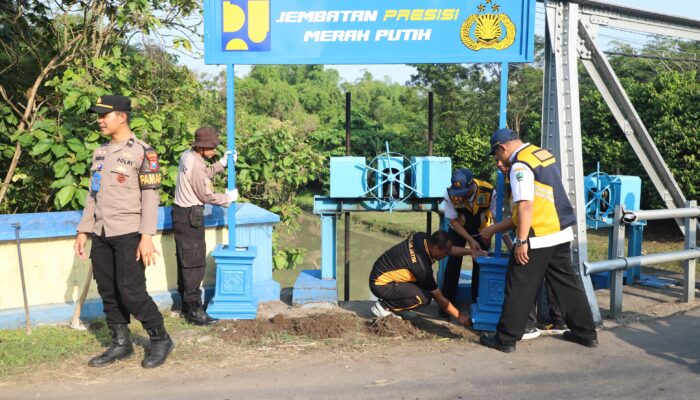 Polres Magetan Revitalisasi Jembatan Mangge untuk Masyarakat