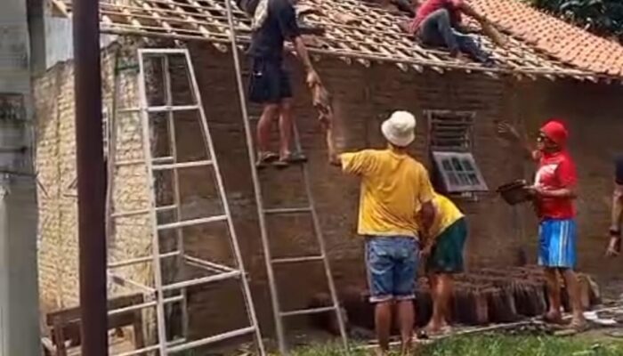 Semangat Gotong Royong Warga Kp Soge Renovasi Majlis Taklim Al Muawanah