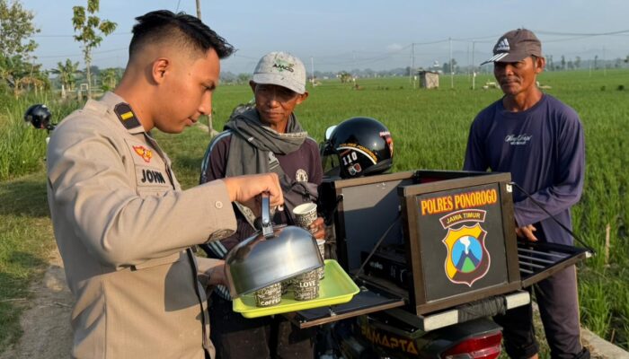 Wedangan Keliling : Cara Polres Ponorogo Edukasi Kamtibmas dan Sosialisasi Call Center 110