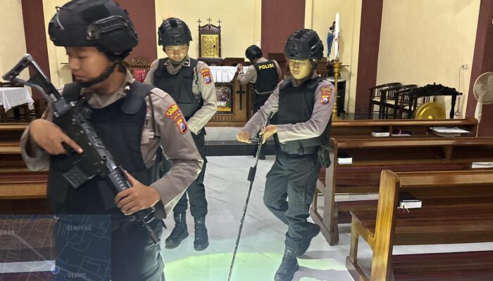 Polres Pasuruan Sterilisasi Gereja Tingkatkan Pengamanan Ibadah Kenaikan Isa Almasih berjalan Aman