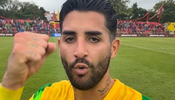 Bruno Paraiba Hattrik! Persebaya Surabaya Gunduli Semen Padang 7 Gol Tanpa Balas di Stadion H Agus Salim Padang