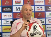 Pelatih Persebaya, Bernardo Tavares dalam jumpa pers