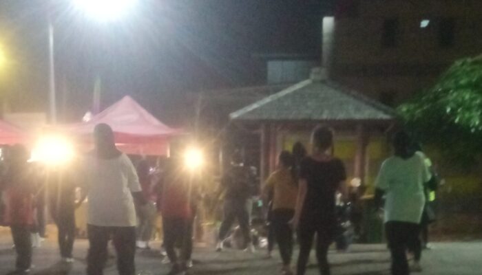 Malam Membara di Hotel Dafam! Puluhan Ibu-Ibu Hentak Lapangan dengan Senam DJ Remix