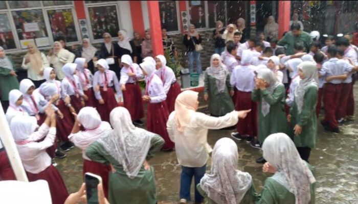 Momen Perpisahan: SDN 04 Ciomas Doakan Kesuksesan Lulusan