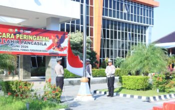 Pimpin Upacara Hari Lahir Pancasila 2026, Kapolres Gresik Ajak Personel Perkokoh Persatuan dan Jaga Nilai-Nilai Kebangsaan