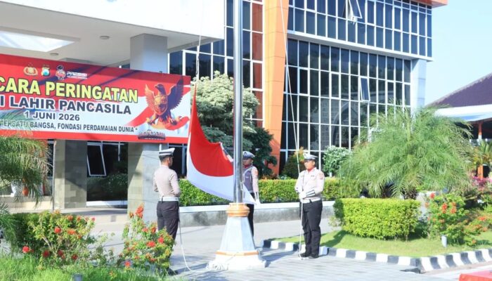 Pimpin Upacara Hari Lahir Pancasila 2026, Kapolres Gresik Ajak Personel Perkokoh Persatuan dan Jaga Nilai-Nilai Kebangsaan
