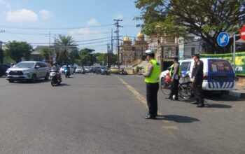 Satlantas 1202 Tambaksari Perketat Pengawasan di Kedung Cowek, Urai Kemacetan Sekaligus Cegah Kejahatan Jalanan 3C