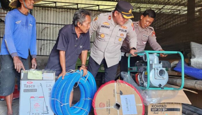 Polres Pelabuhan Tanjungperak Salurkan Bantuan Alat Pertanian Dukung Ketahanan Pangan Nasional