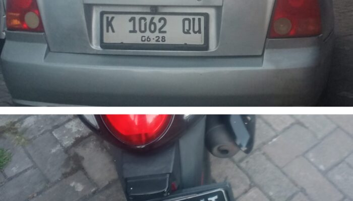 Belok Kiri Tanpa Sein, Mobil Tabrak Scoopy di Kenjeran; Ayah dan Anak Terpelanting hingga Motor Hantam Tiang Warkop