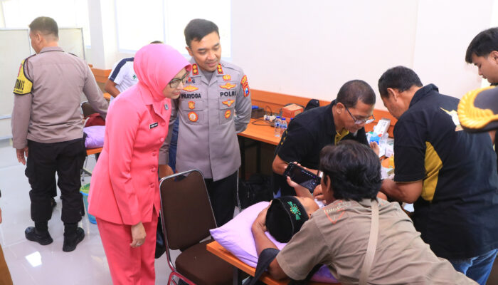 Senyum Bahagia Warnai Hari Bhayangkara ke-80 Saat Polres Ngawi Layani Ratusan Anak Khitanan Massal