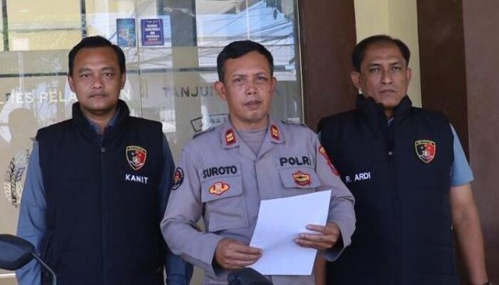 Polres Pelabuhan Tanjungperak Bongkar Sindikat Pencuri Belasan Unit AC, Empat Tersangka Diamankan