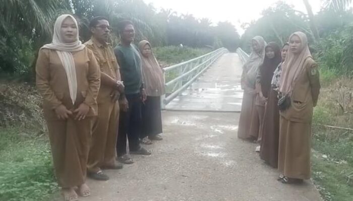 Warga Harapan Jaya Sampaikan Terima Kasih kepada Polri, Jembatan Merah Putih Presisi Kini Jadi Akses Utama Penghubung Desa