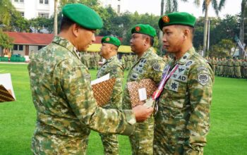 Pangdam III/Siliwangi Berikan Penghargaan Kepada Satuan dan Prajurit Berprestasi Pada Upacara Bendera 17-an