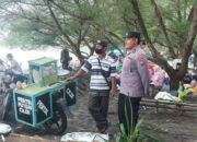 Layanan Pengamanan Polres Blitar Patroli Dialogis di Wisata Pantai Serang