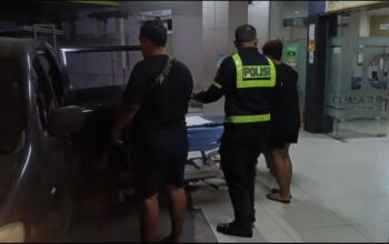 Aksi Heroik Satlantas Polres Gresik Selamatkan Wanita yang Hendak Melahirkan