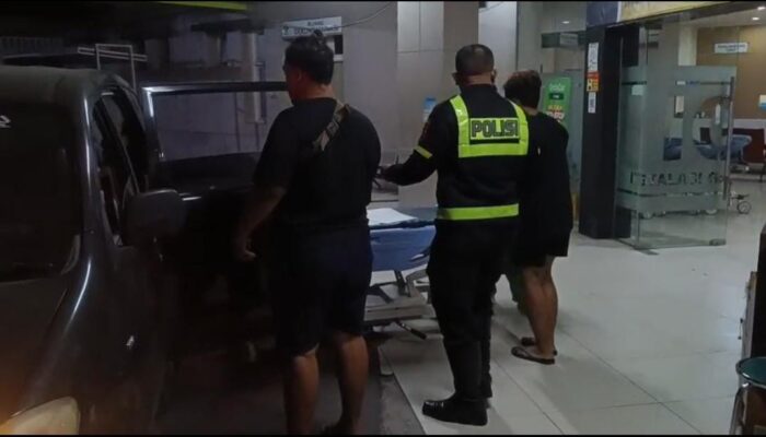 Aksi Heroik Satlantas Polres Gresik Selamatkan Wanita yang Hendak Melahirkan