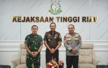 Kapolda Riau dan Kajati Perkuat Sinergi Penegakan Hukum