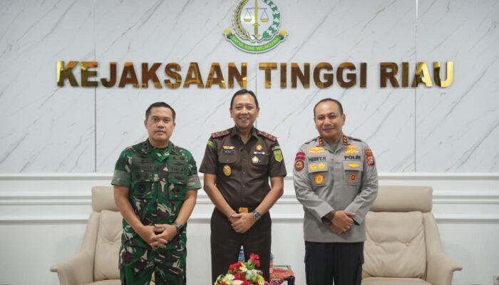 Kapolda Riau dan Kajati Perkuat Sinergi Penegakan Hukum