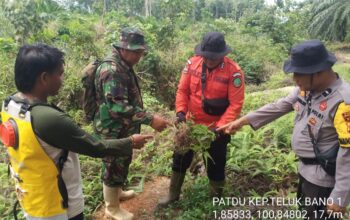 Patroli Gabungan Karhutla di Teluk Bano I, Polsek Bangko Pusako Sebarkan Maklumat Kapolda Riau