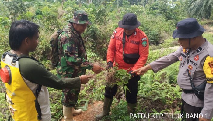 Patroli Gabungan Karhutla di Teluk Bano I, Polsek Bangko Pusako Sebarkan Maklumat Kapolda Riau