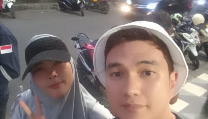 Aldi Taher Bantu Jualan Tahu Bulat dan Otak-Otak, Warga Antusias Berburu Berfoto Bersama