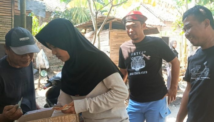 Warga Kp. Soge Kompak Gotong Royong Demi Sukseskan HUT ke-81 RI
